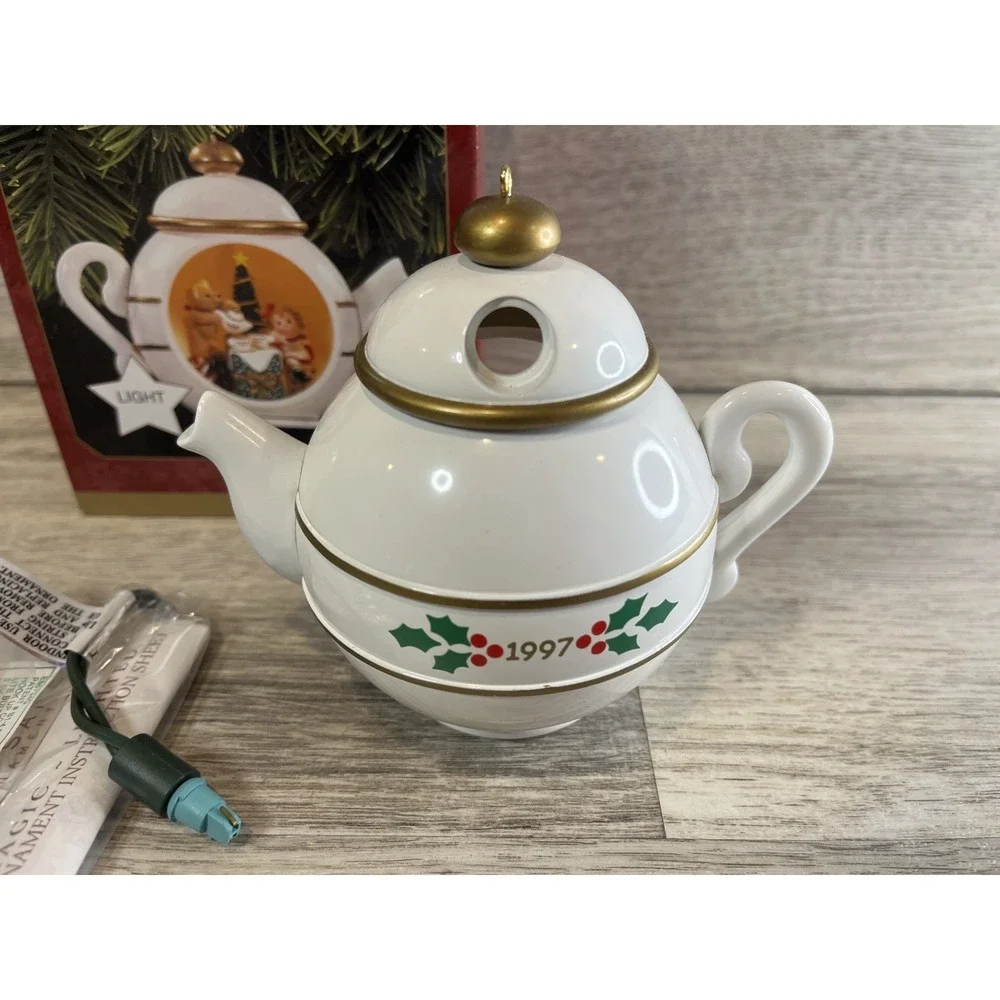 Hallmark Keepsake Ornament Magic Teapot Party LIGHT 1997 Near Mint Working W Box